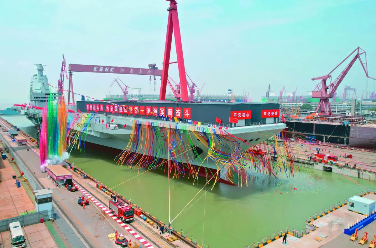 陸第三艘航母下水 命名福建艦