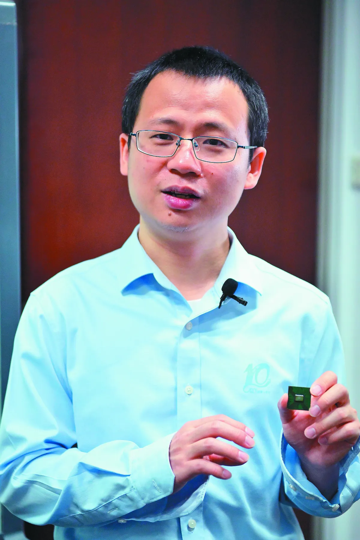 中國科學院計算技術研究所研究員 陳雲霽 科學研究 猶如攀登高山