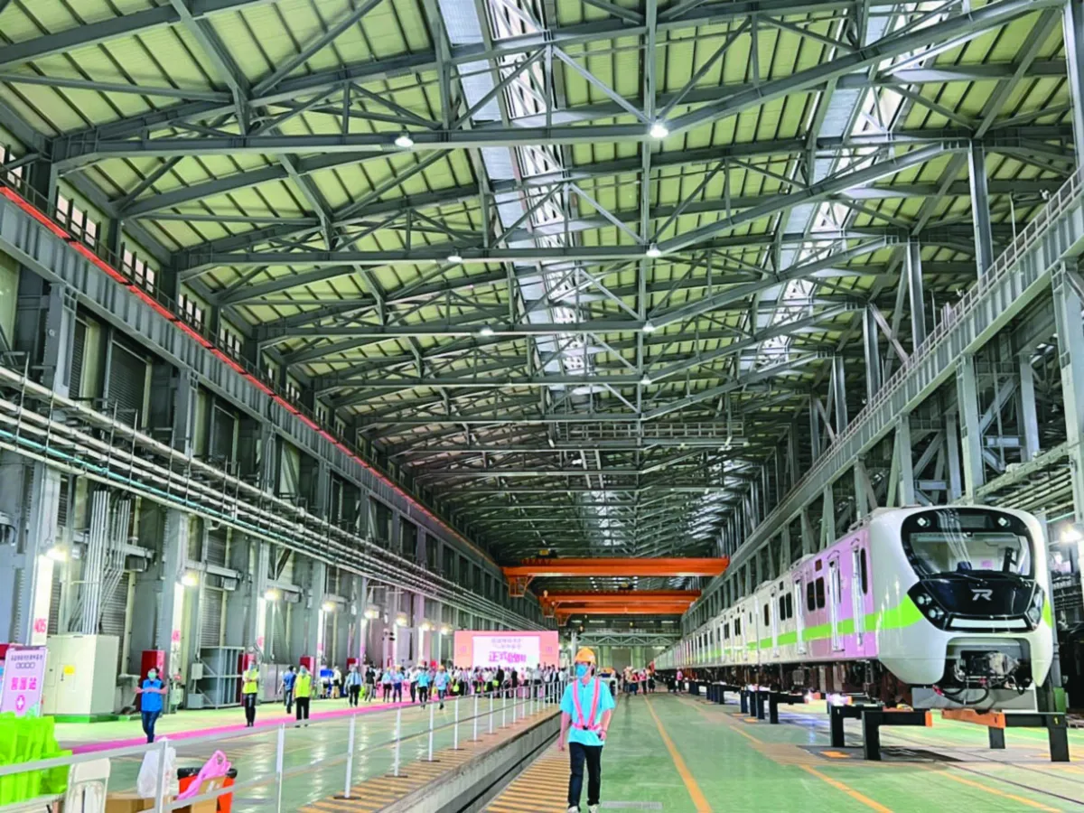 又出包 台鐵列車擦撞圍籬