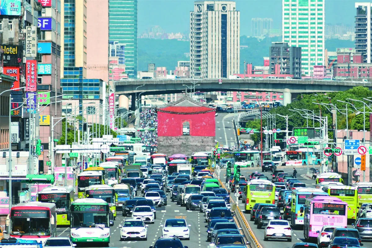 禁了44年 台北忠孝西路 年底機車試通行