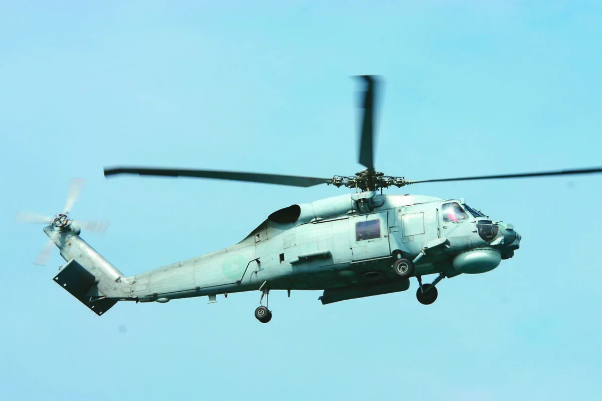 疑尾翼失控 左營反潛直升機墜毀 4 軍官受傷