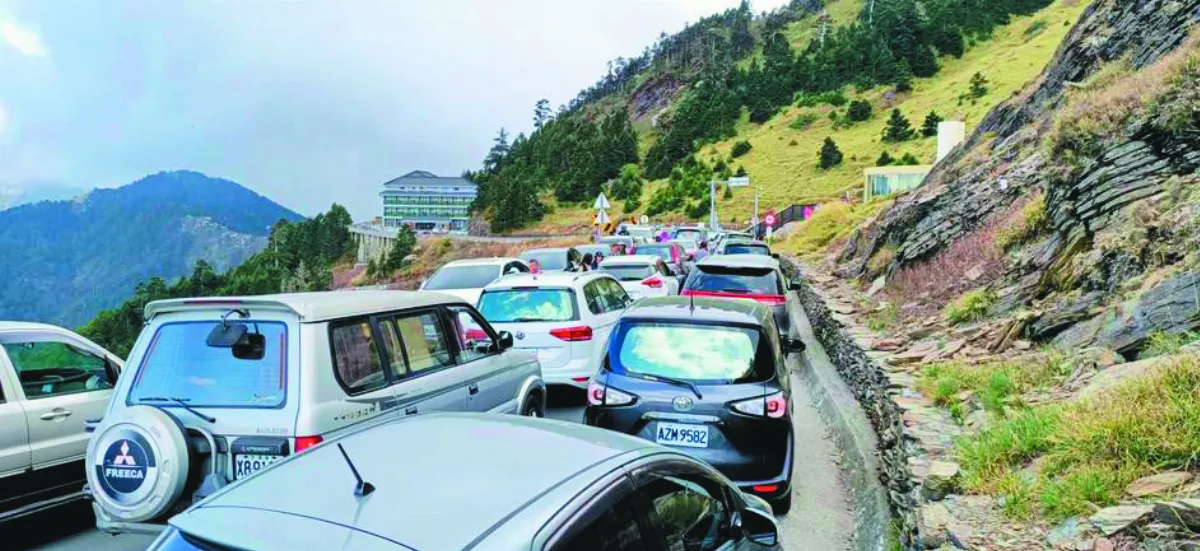 解合歡山塞車難題 停車收費異見多