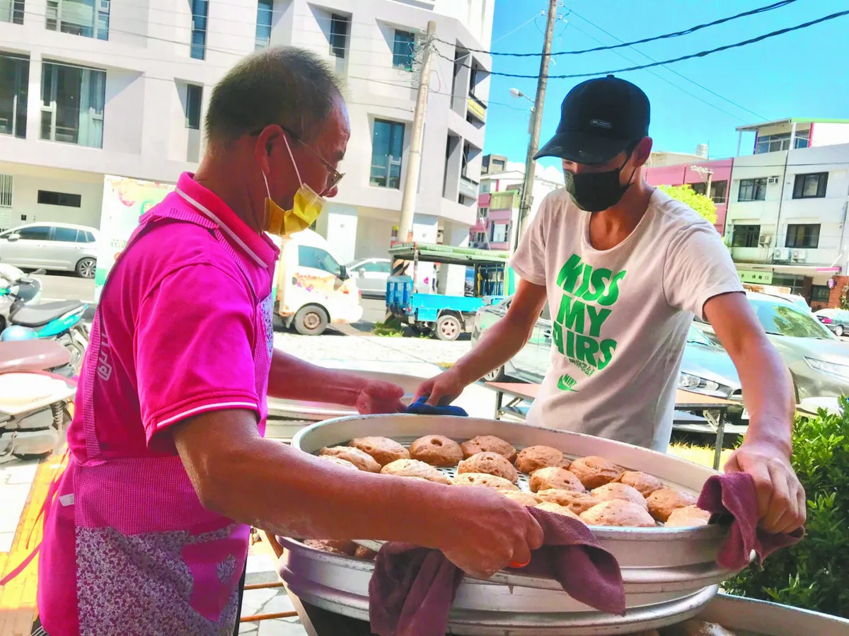 籌助學金 環島義賣饅頭