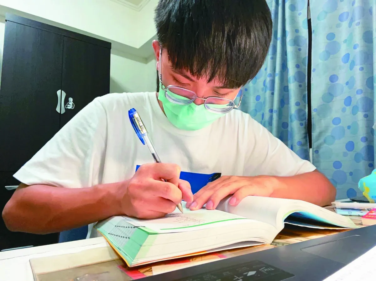 雄中校友會 助學子擁抱知識