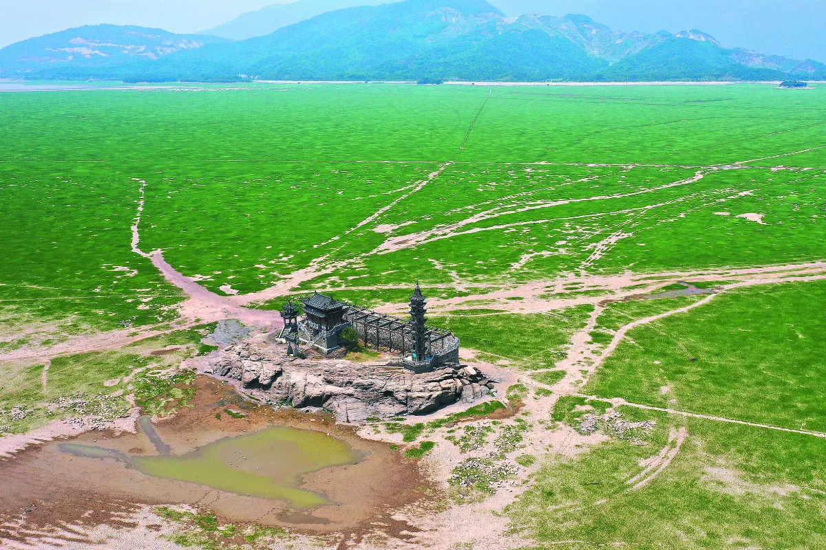 水枯古廟出