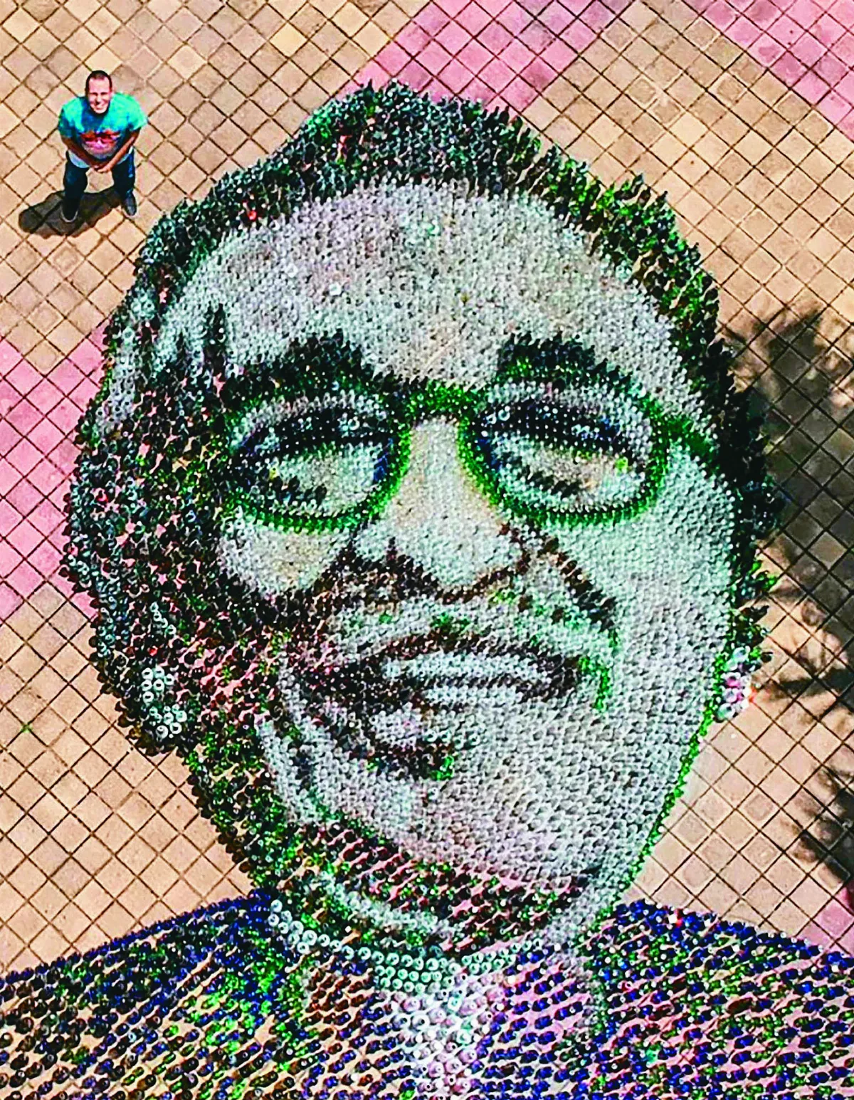 玻璃瓶拼成馬奎斯