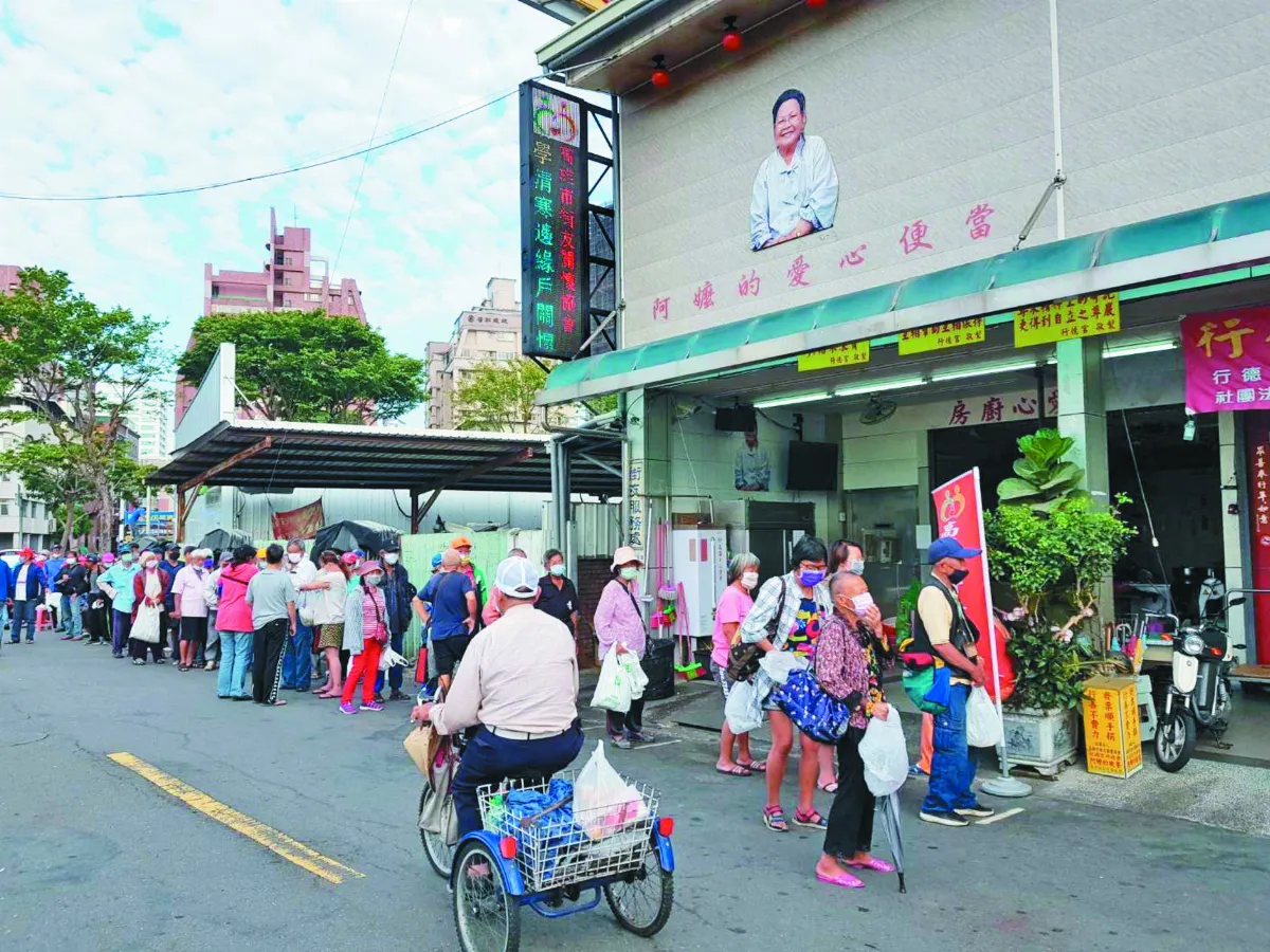 行德宮日發300餐盒 阿嬤愛心加料