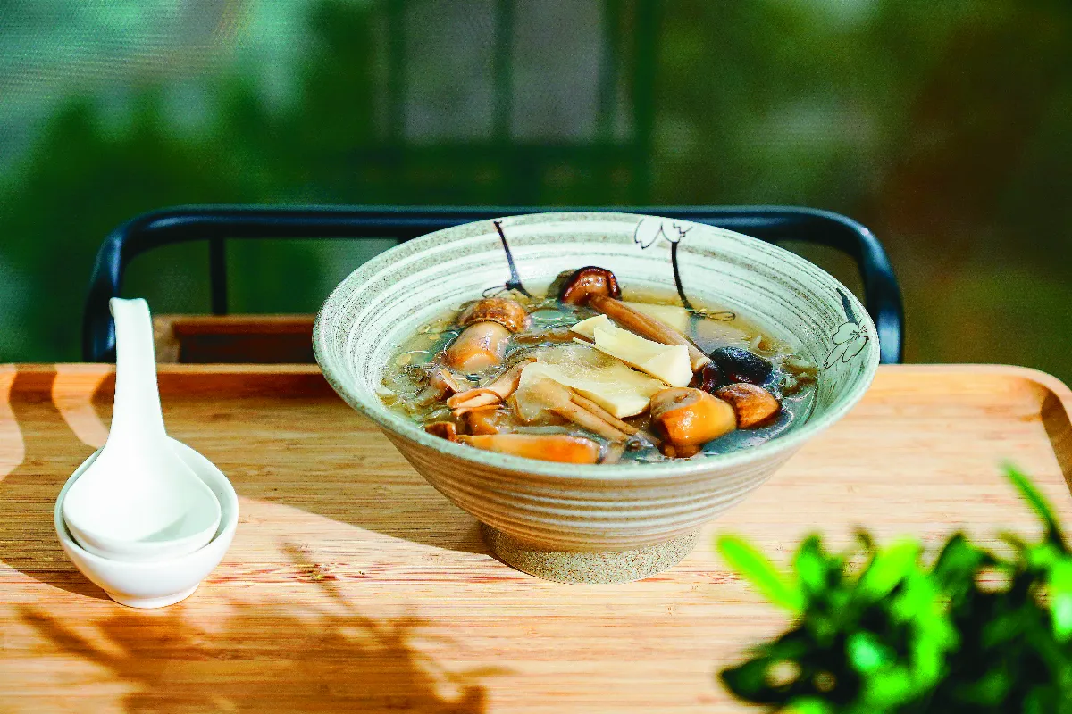 鮮耳蕈菇湯  助潤燥養肺