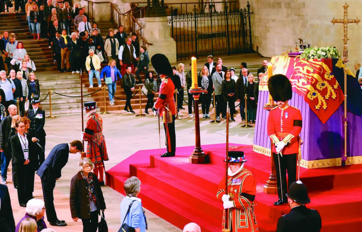 安德魯、哈利獲准穿軍裝為女王守靈