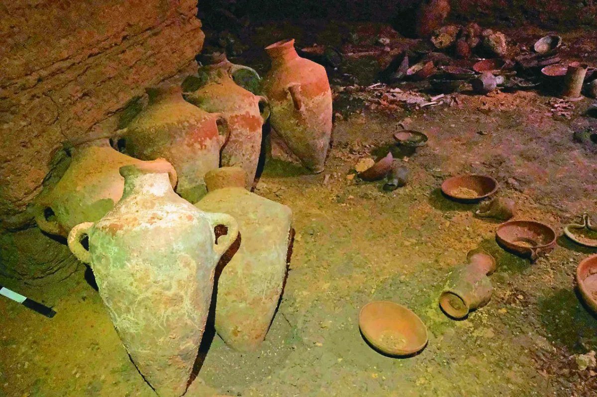 以色列 出土3千年前墓穴