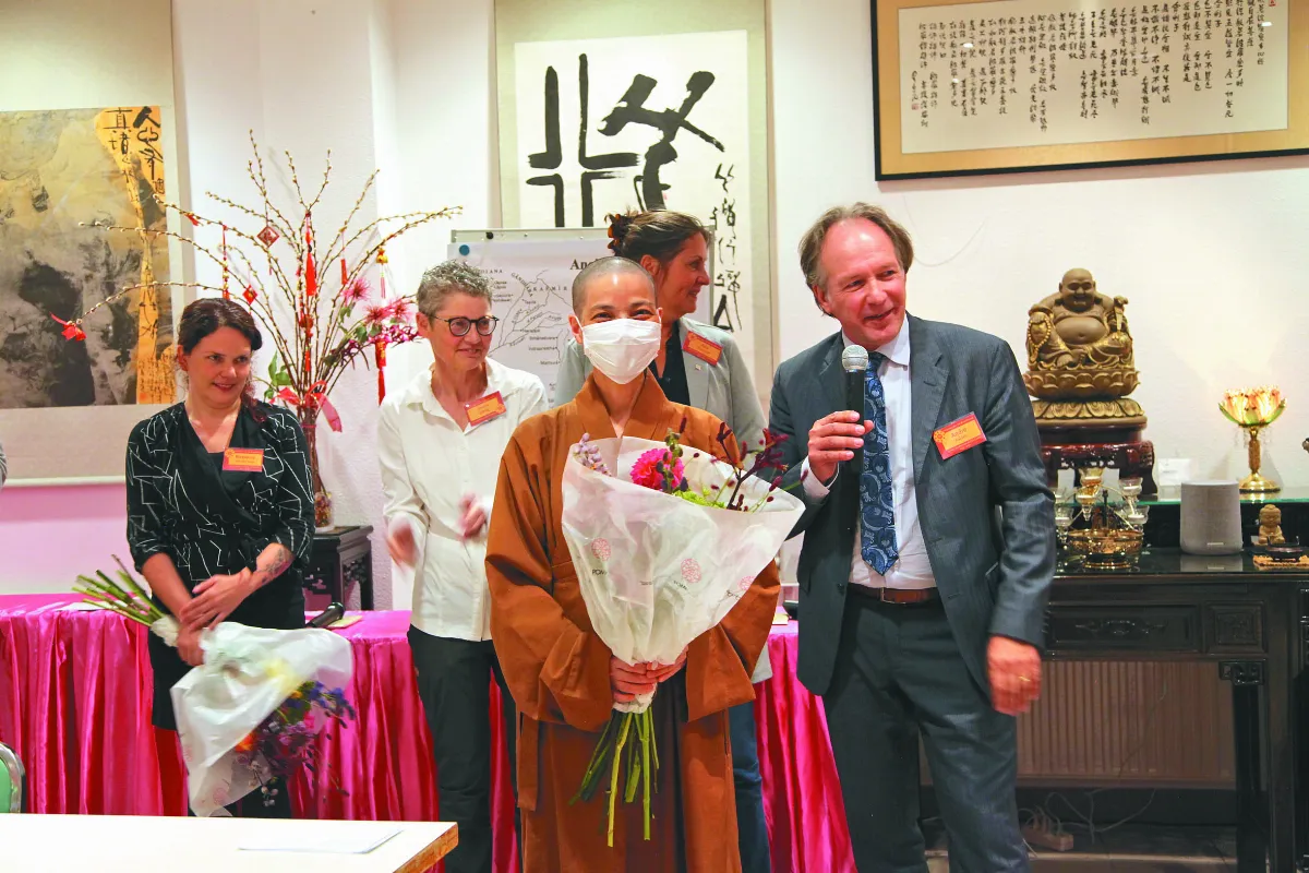 歷時25年 首部荷文大藏經出版