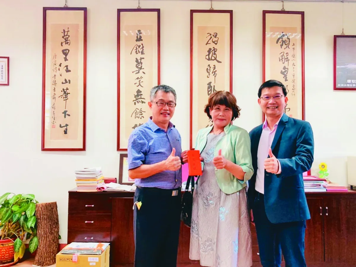 還60年前學雜費  她感念母校藏洋蔥