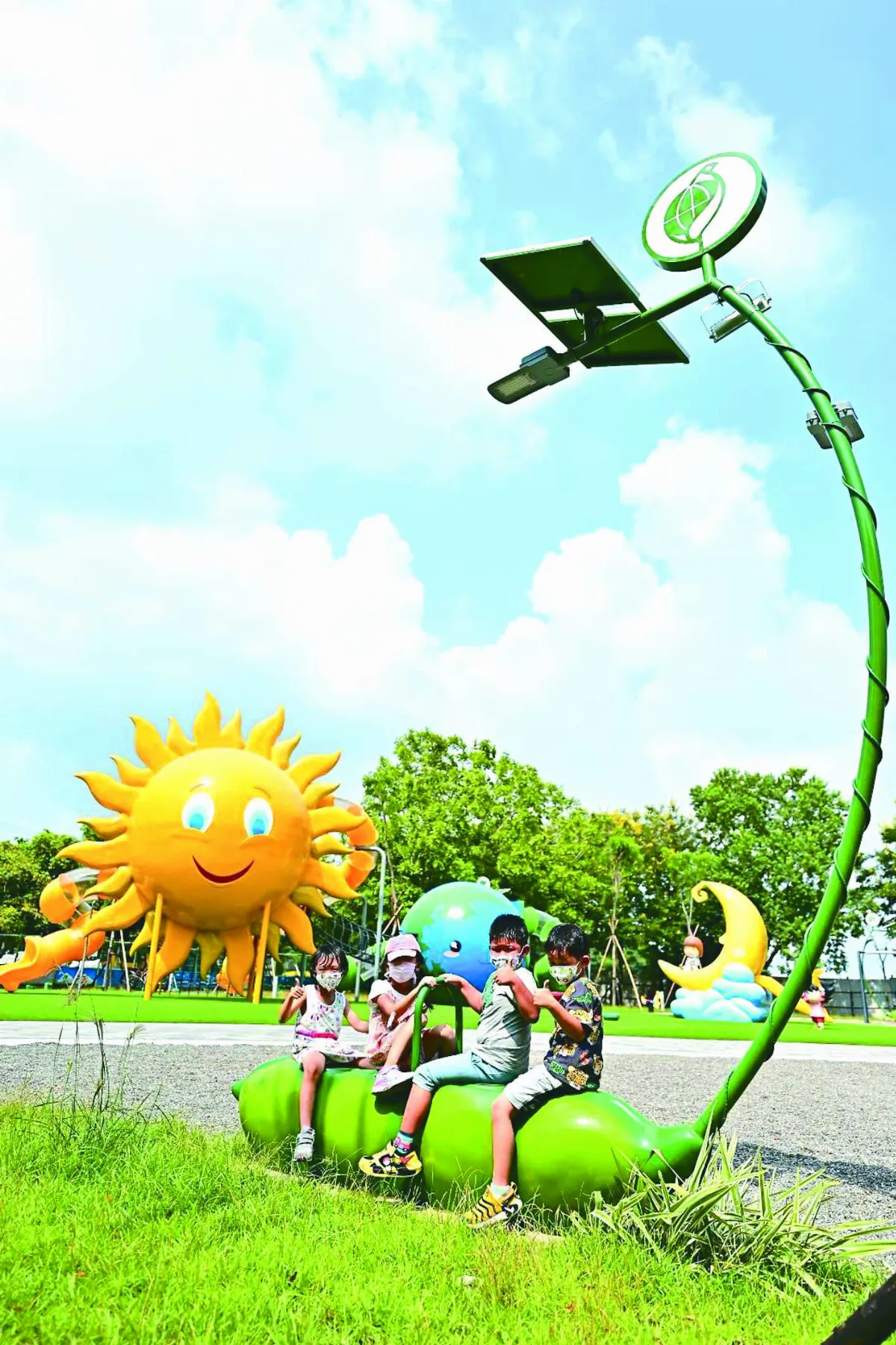 崁頂環保公園  毛豆太陽能椅亮眼