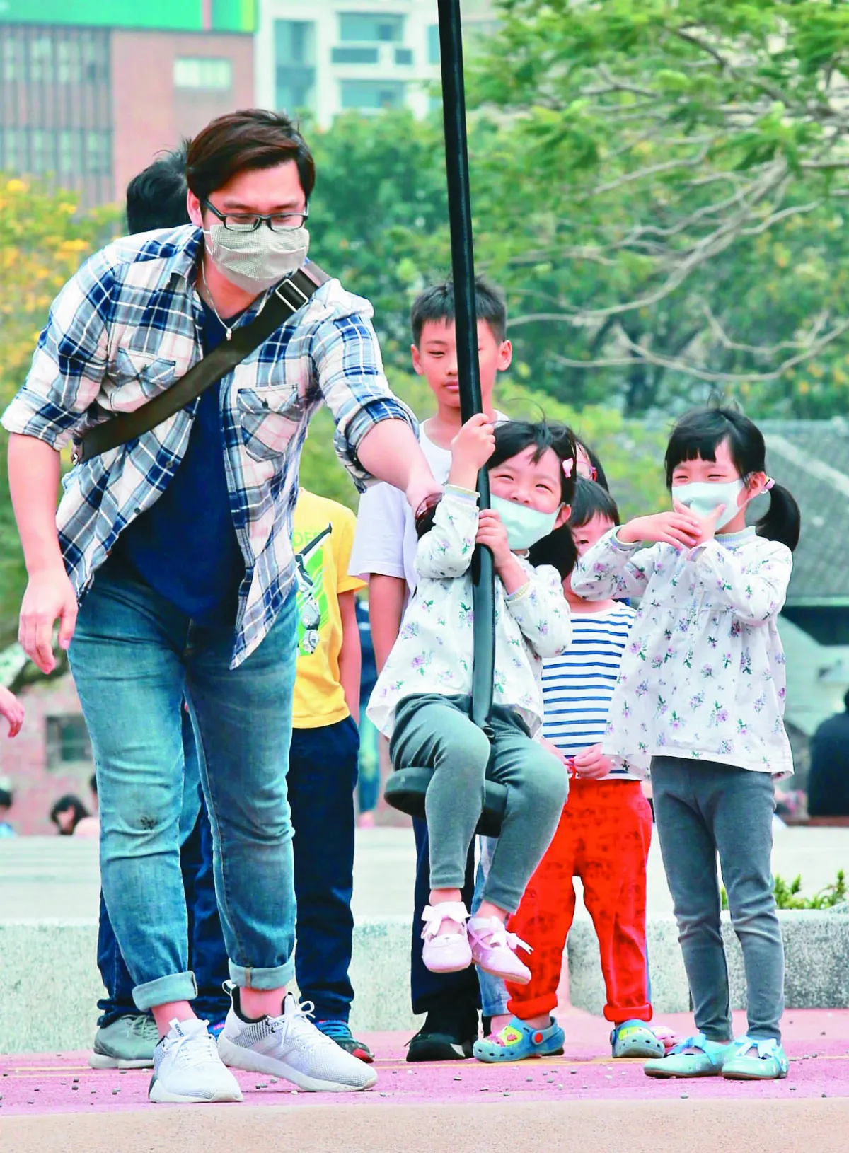 戶外可望免戴口罩 分階段鬆綁