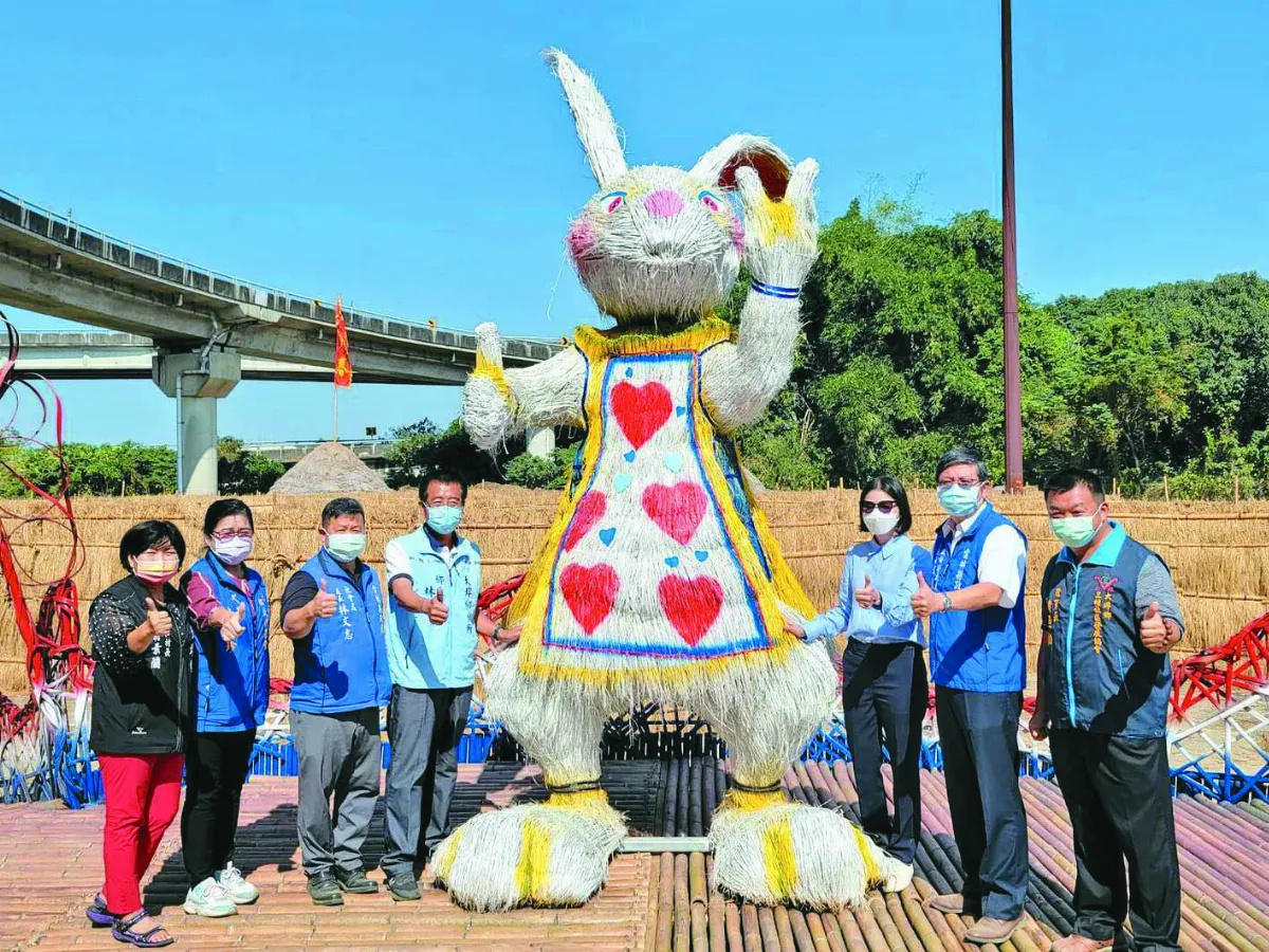 雲林稻草酸菜節 草編白兔亮相