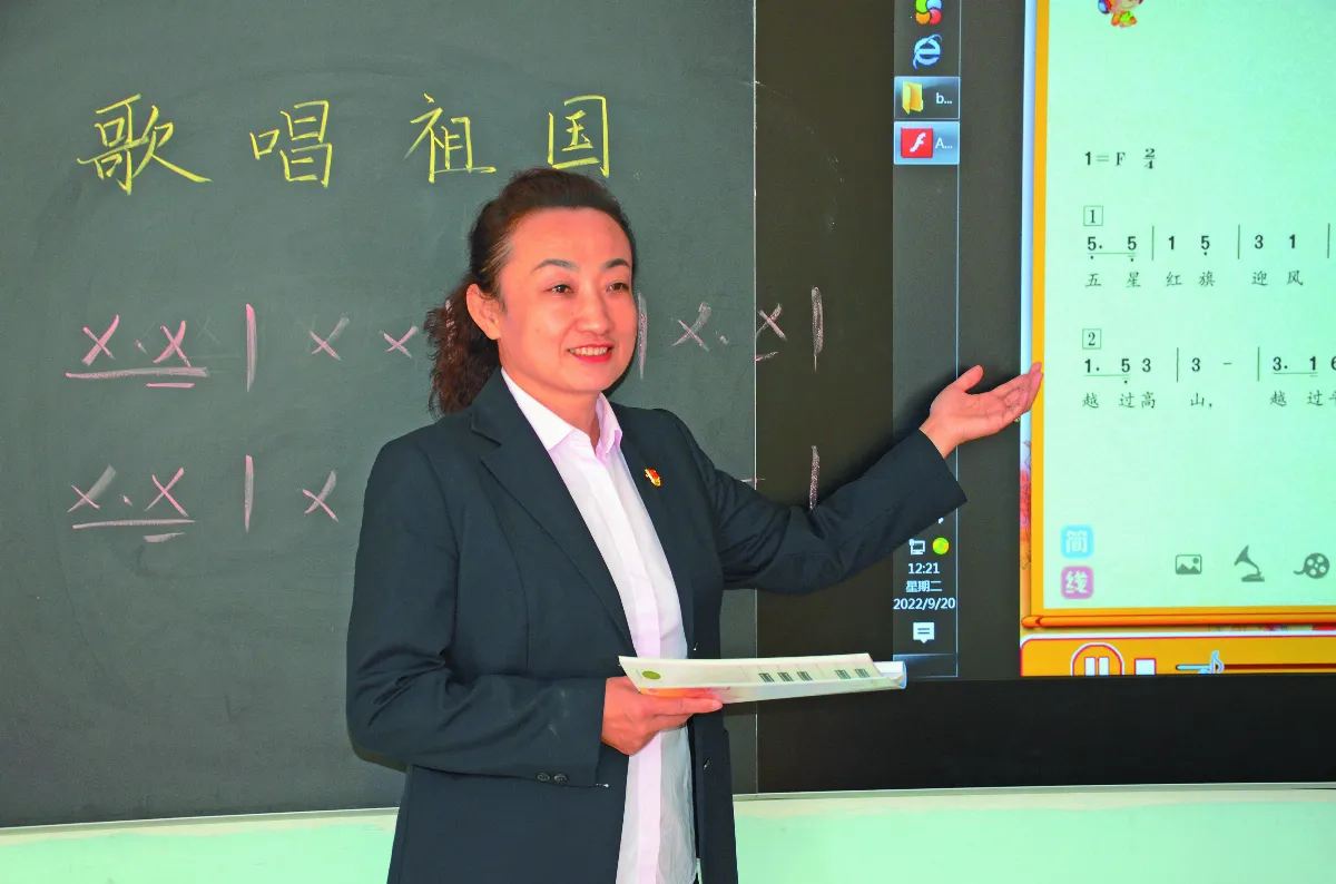 五道江鎮中心小學任校長 秦穎 音符點亮快樂童年