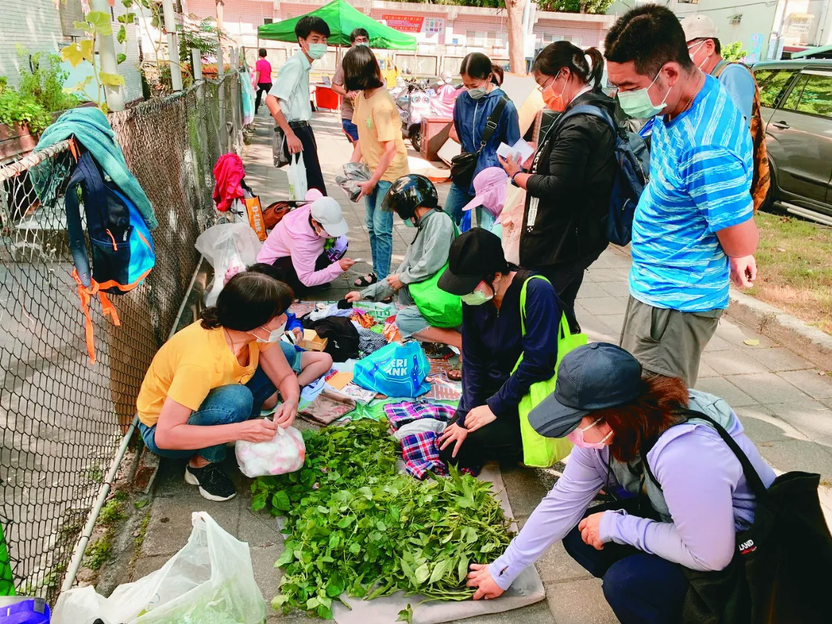 禮物經濟盛行 鳳山免費市集 資源善循環