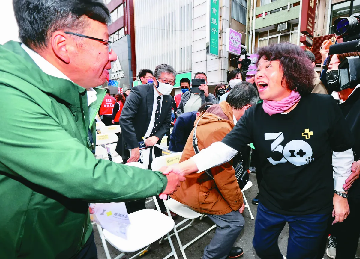 嘉義市選前之夜  黃敏惠、李俊俋衝刺爭選票
