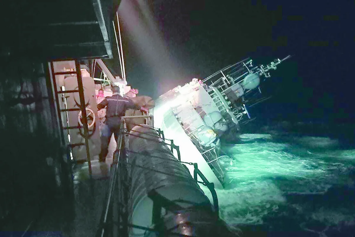 泰軍艦遇巨浪沉沒 33隊員失蹤