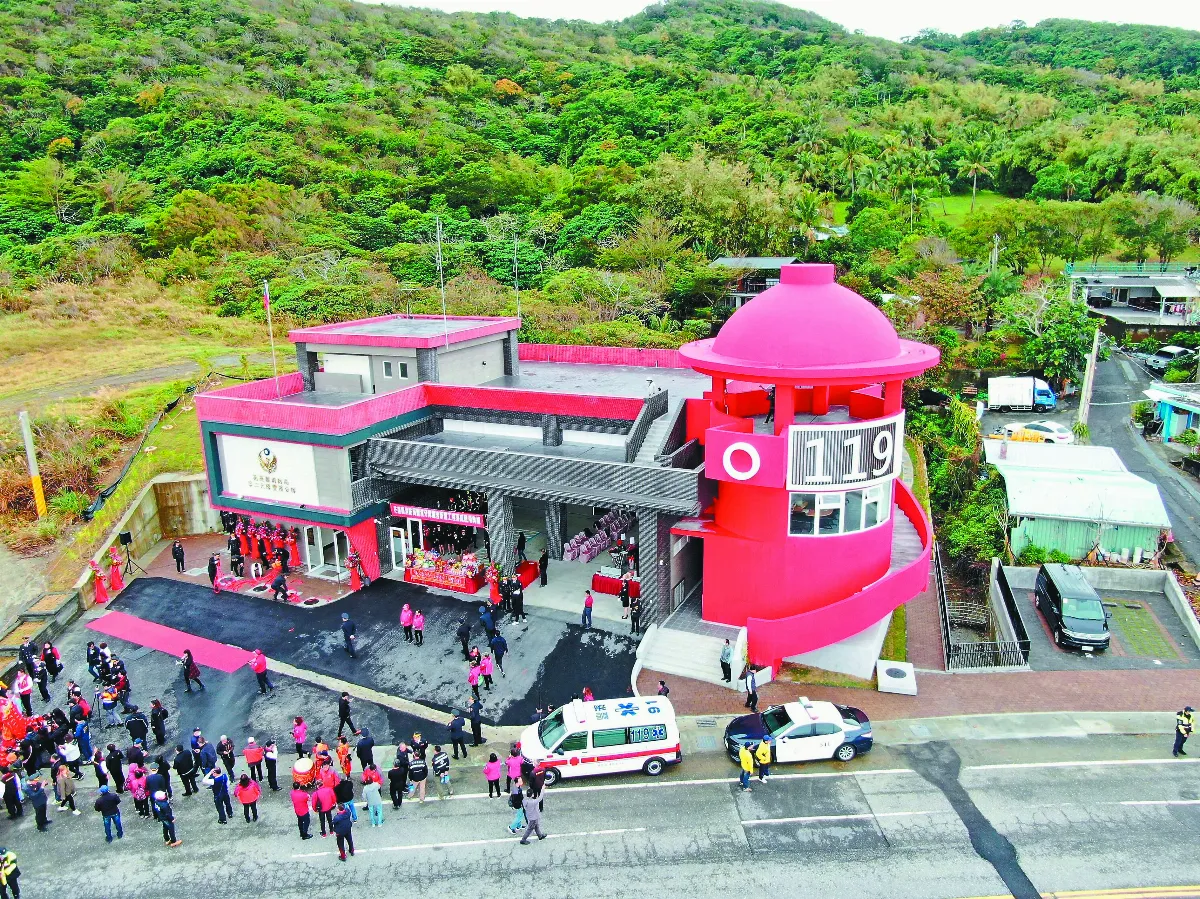 東海岸最美消防局  巨型消防栓造型