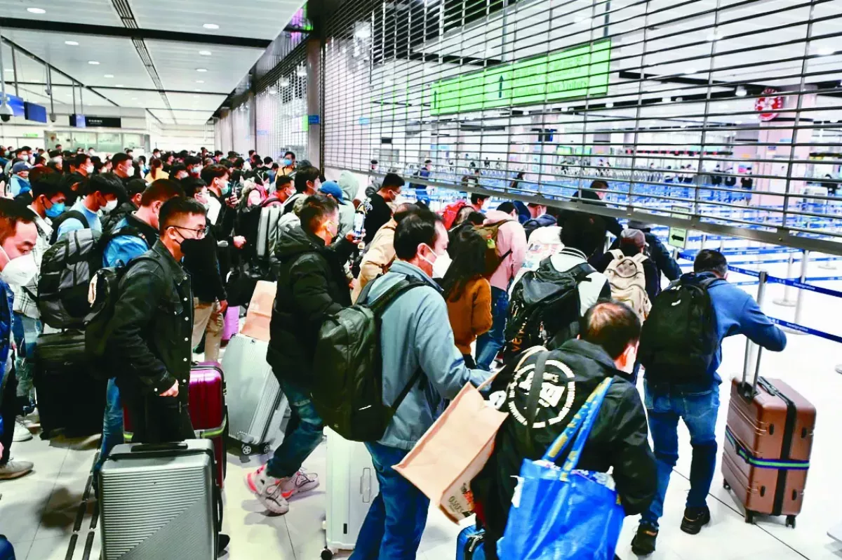 陸開國門 北京上海機場湧人潮