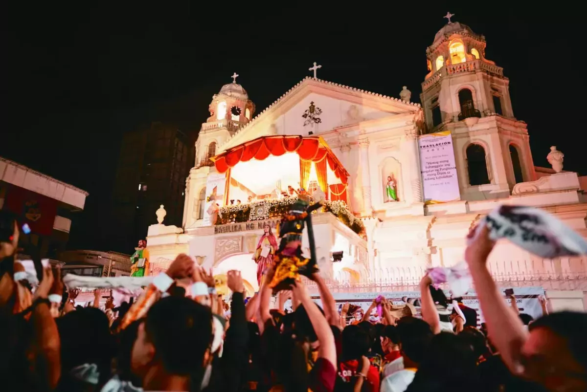 黑耶穌遊行 菲8萬人朝聖