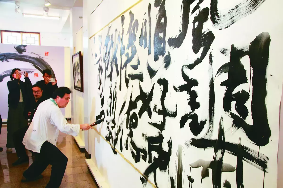 豬圈研墨13年 練就意象書法