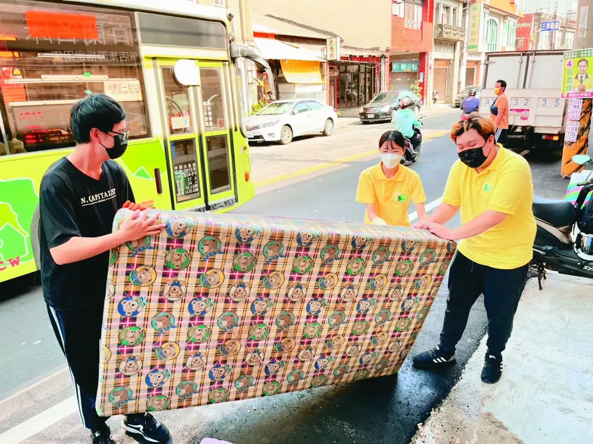 寒冬助老刻不容緩  學生樂當1日孫子