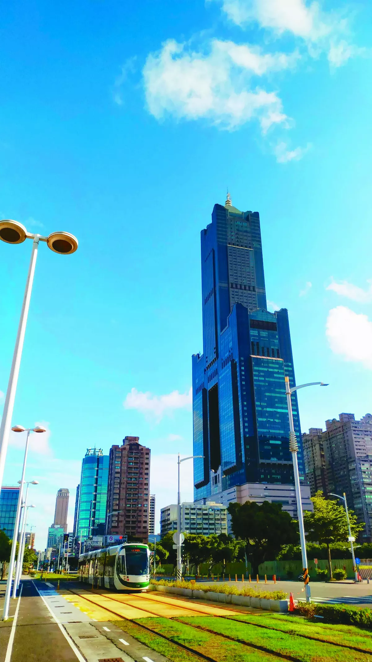 【海闊天空】沿著高雄輕軌探訪城市
