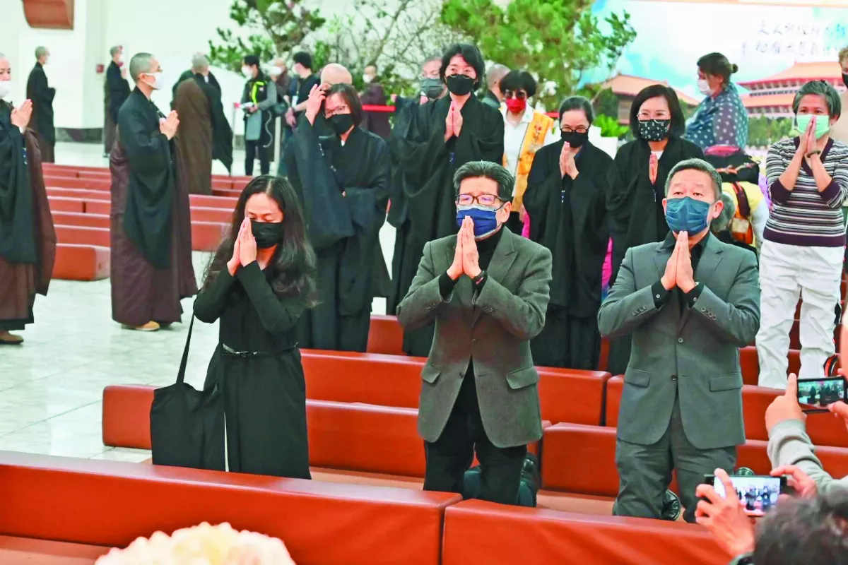 憶師行誼  各界緬懷追悼 均一改變偏鄉教育  嚴長壽感謝大師