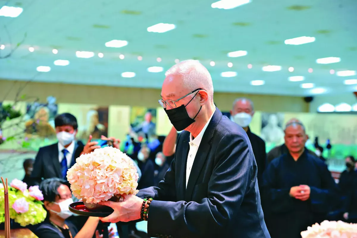 憶師行誼  各界緬懷追悼 盼大師乘願再來 吳敦義哽咽不捨