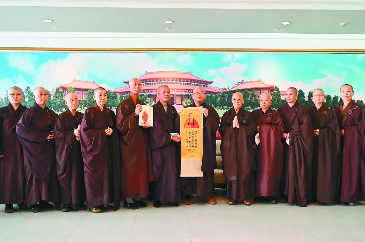 憶師行誼 各界緬懷追悼 感謝關照元亨寺 淨明法師頂禮