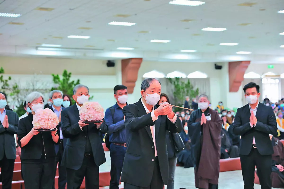 憶師行誼 各界緬懷追悼 大師命名日月光 張虔生致意