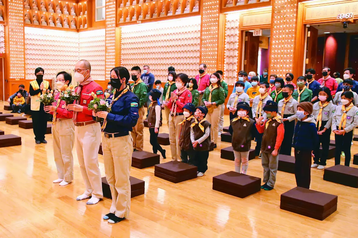 全球佛光人緬懷星雲大師 多倫多善童 獻花感謝大師