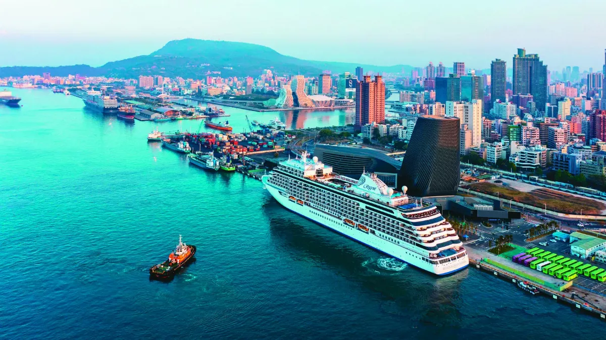 高雄港旅運中心啟用 雙郵輪進港