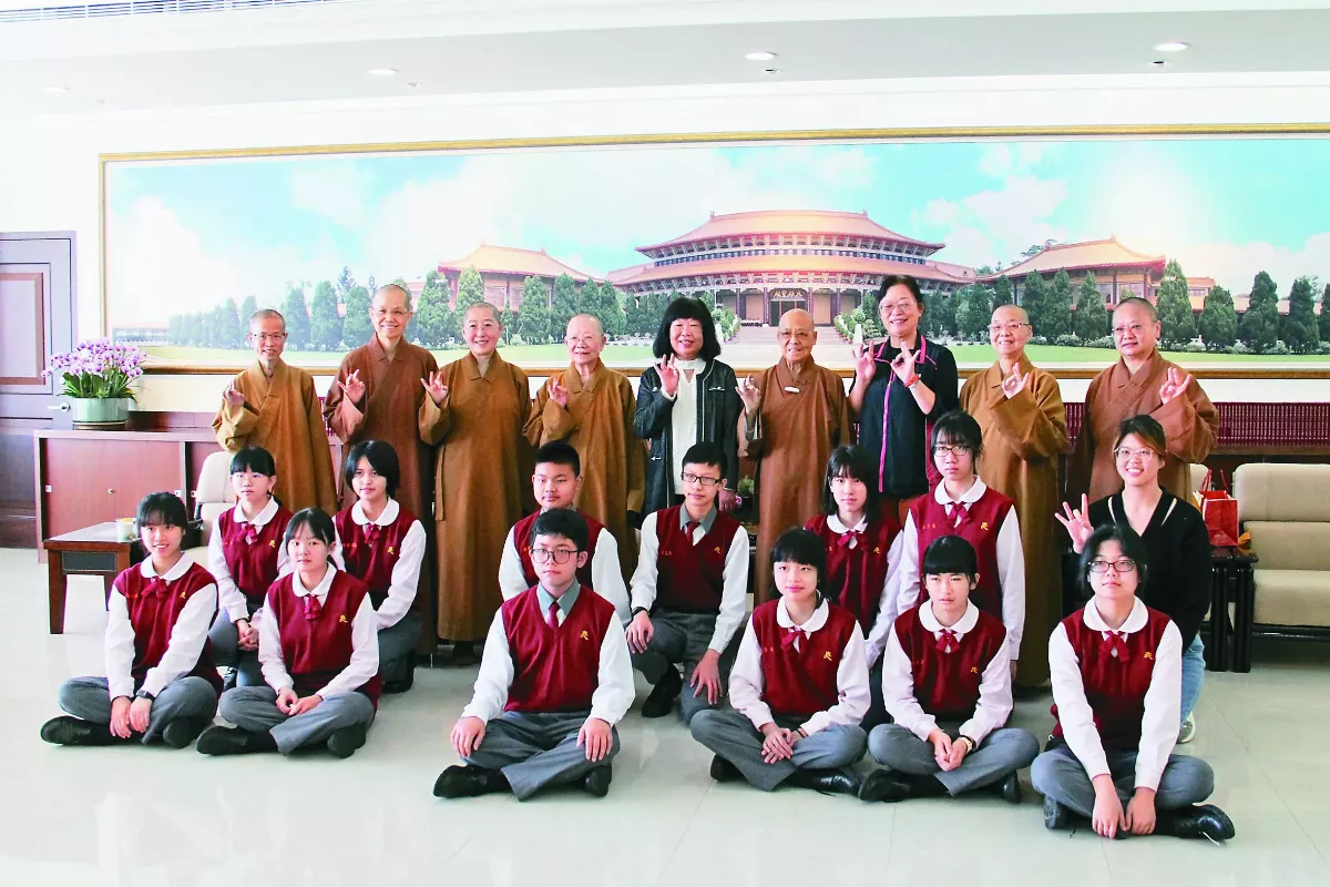 均頭好苗子獻唱 再向大師道謝