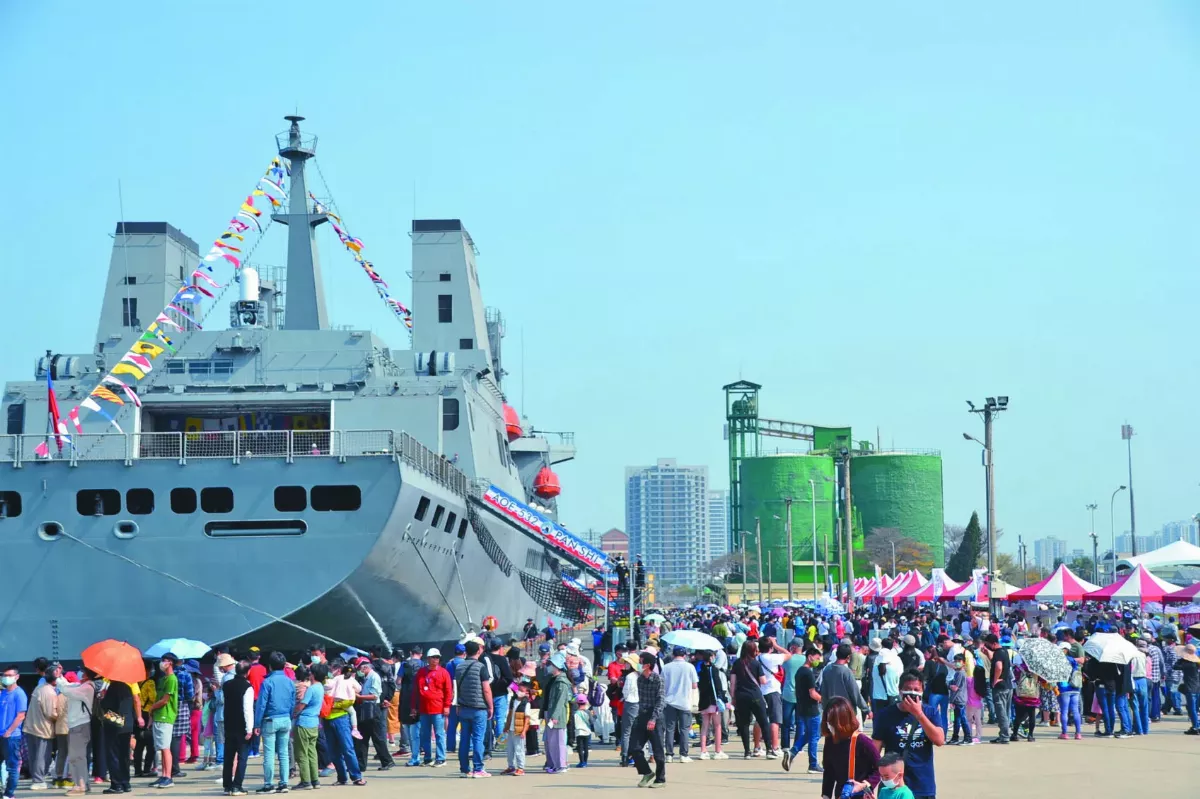 去安平港看軍艦