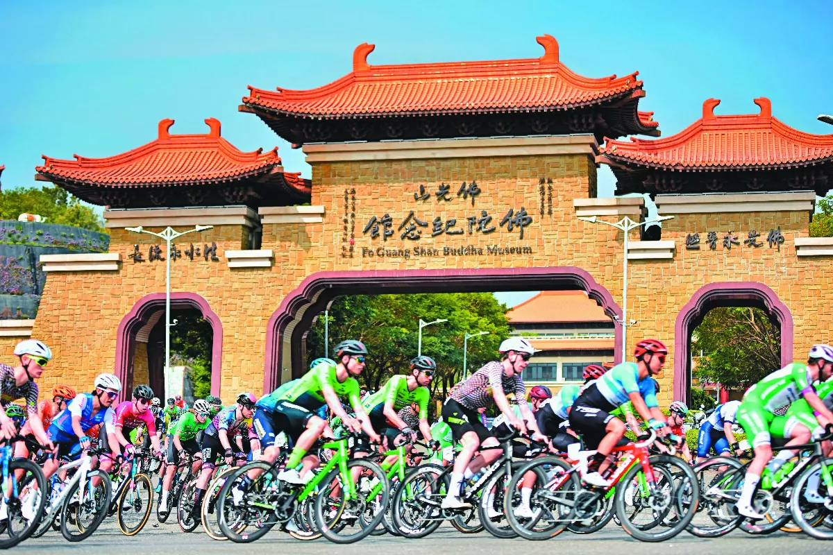 自由車環台賽 佛光大佛同行