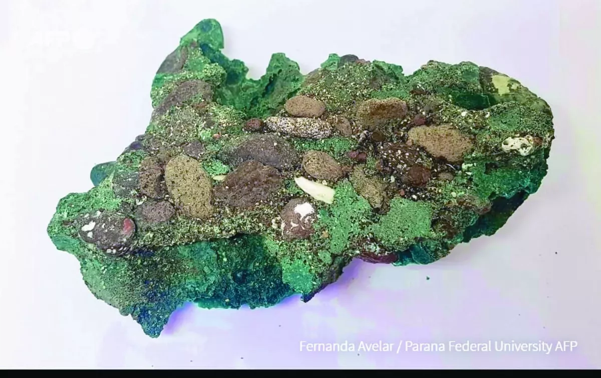 塑膠岩石 大西洋孤島新地質