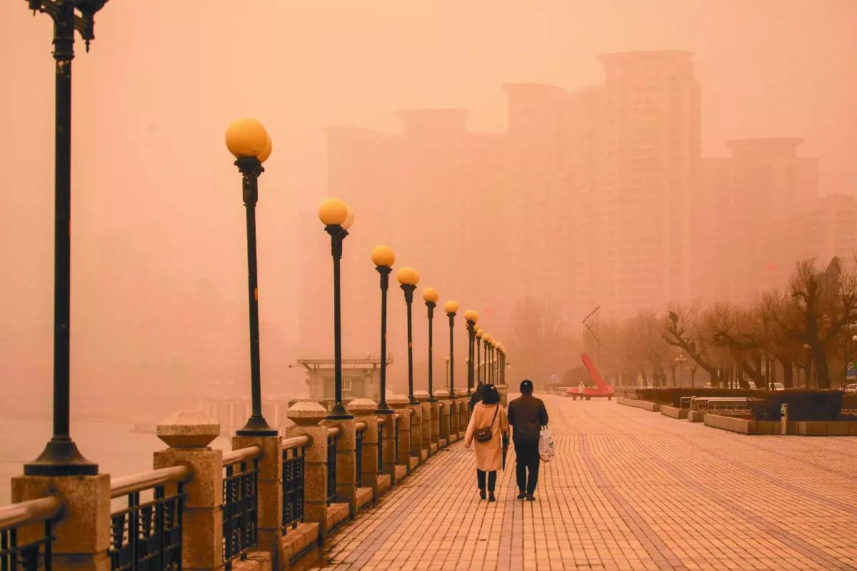 最強沙塵暴襲陸 北京天空霧濛濛