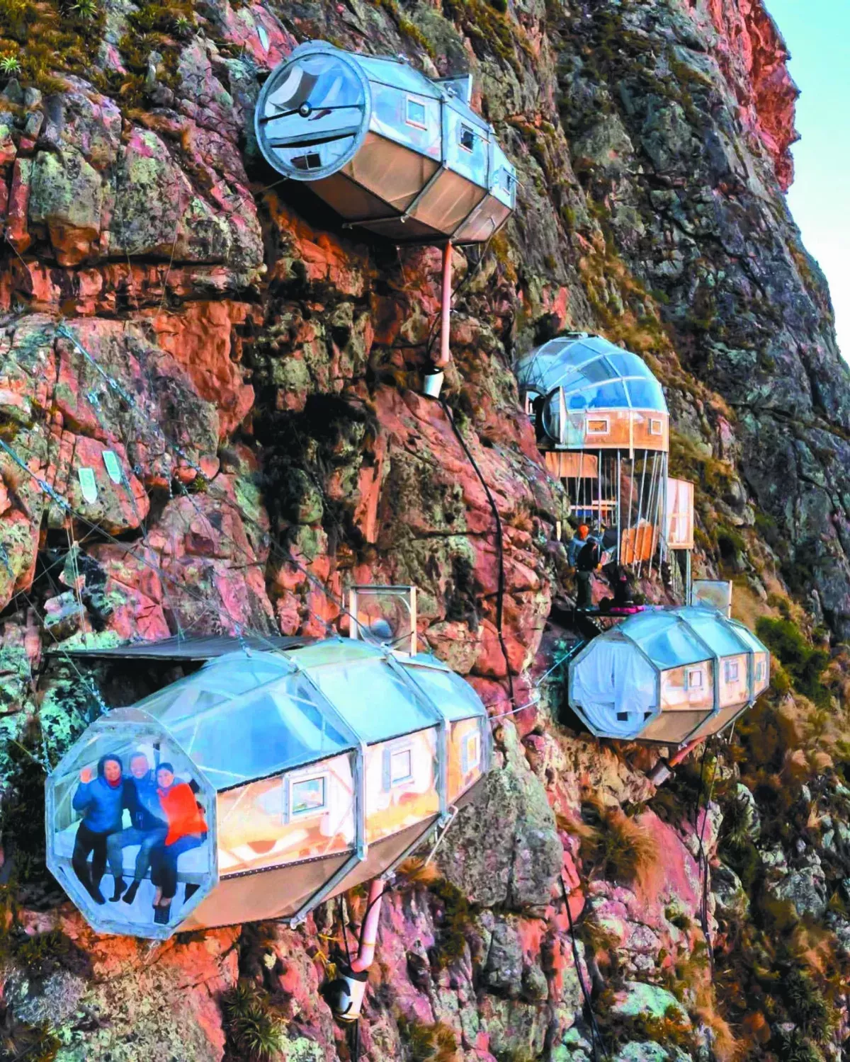 冒險住宿體驗  懸在120公尺高峭壁