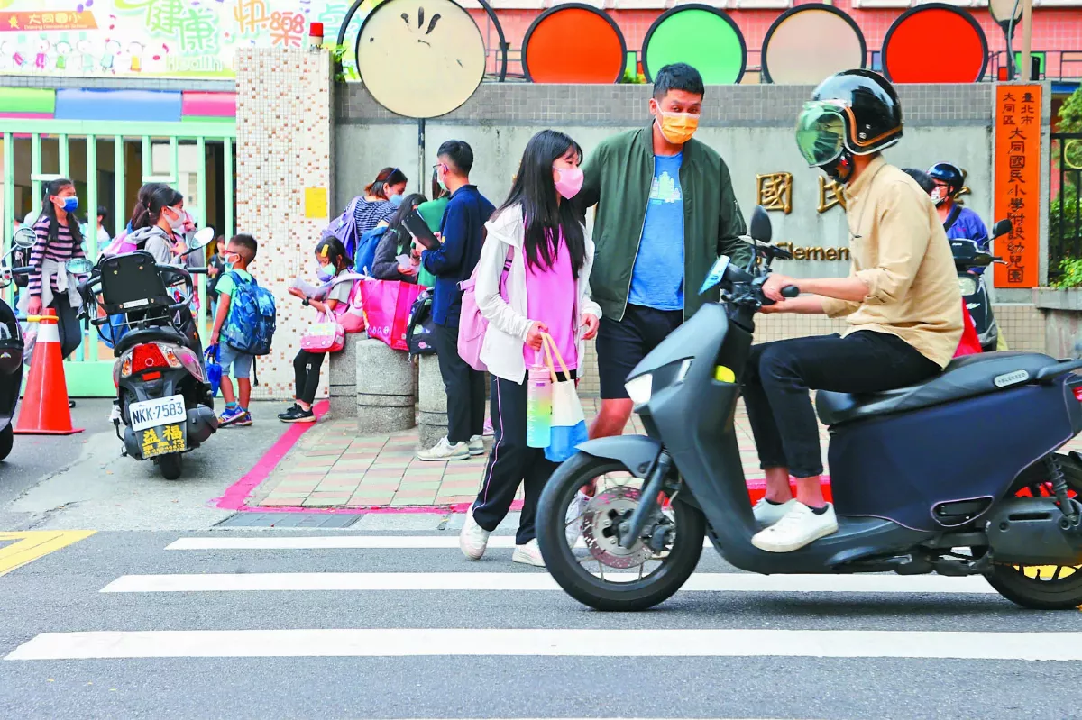 車不禮讓行人 可重罰6千