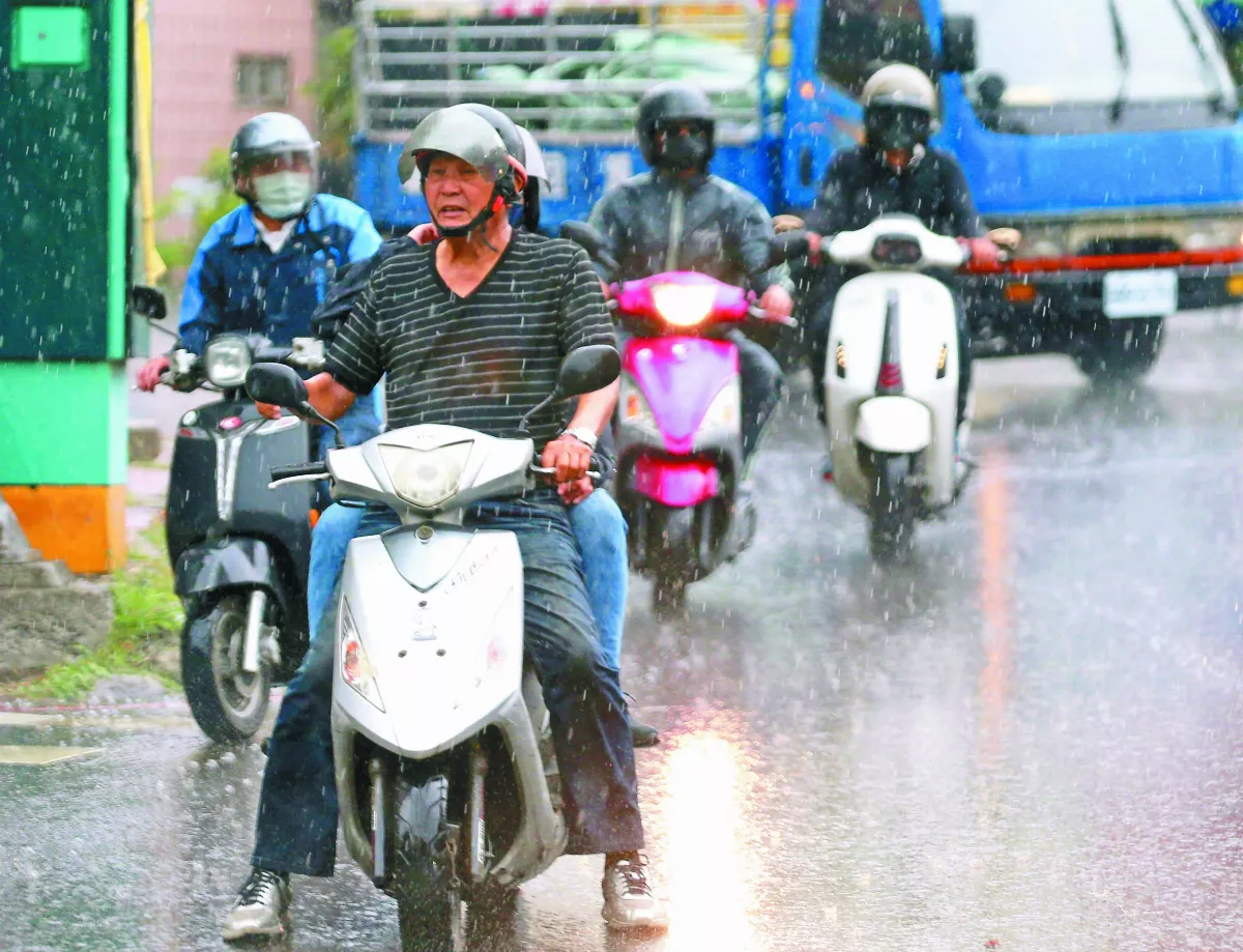 鋒面籠罩全台  慎防強降雨