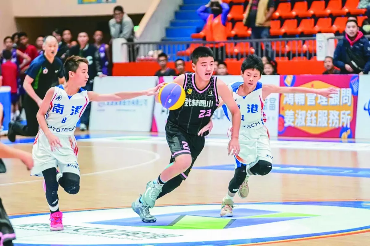 武林小將練球 不怕灰頭土臉