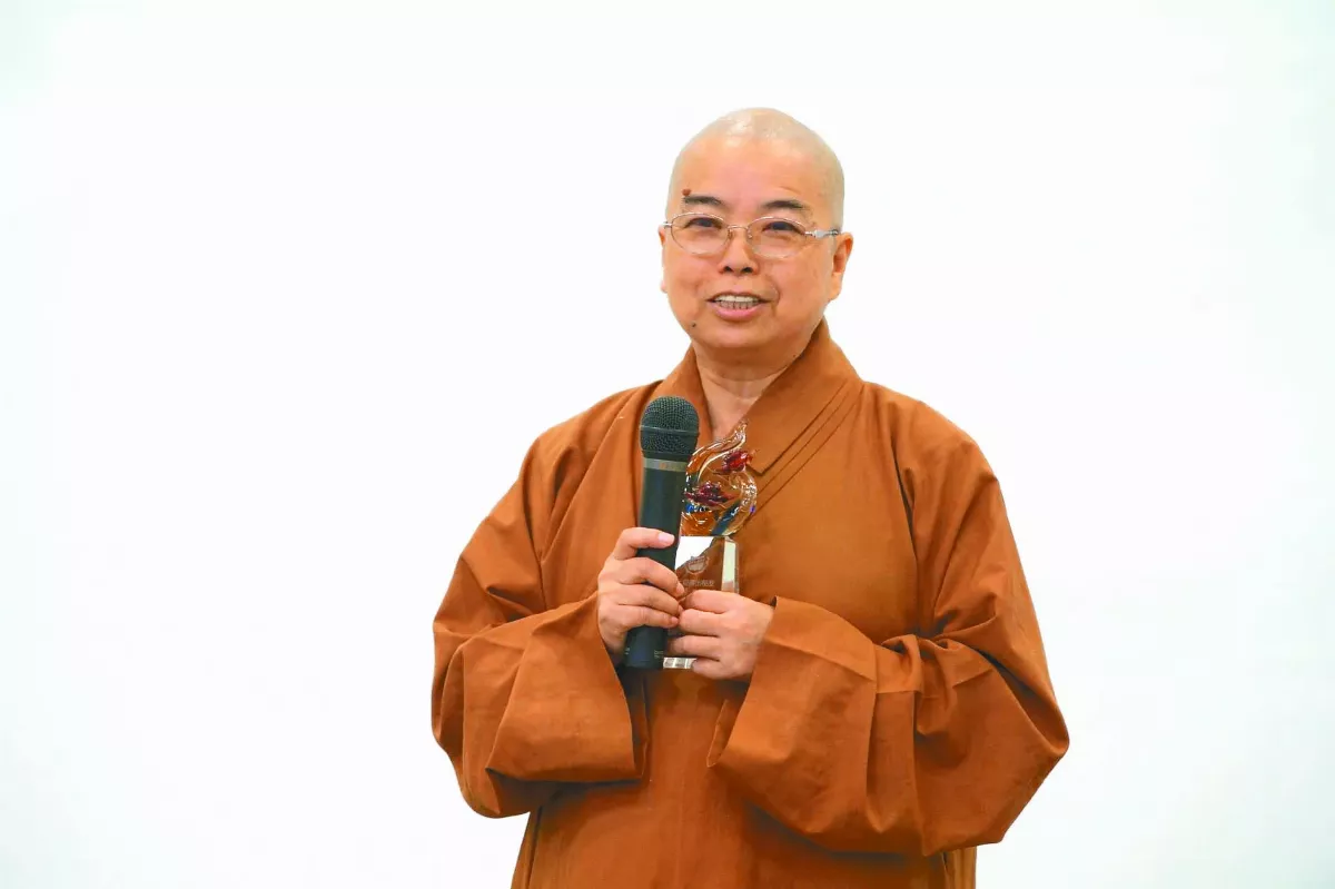 依空法師 獲頒蘭陽女中傑出校友