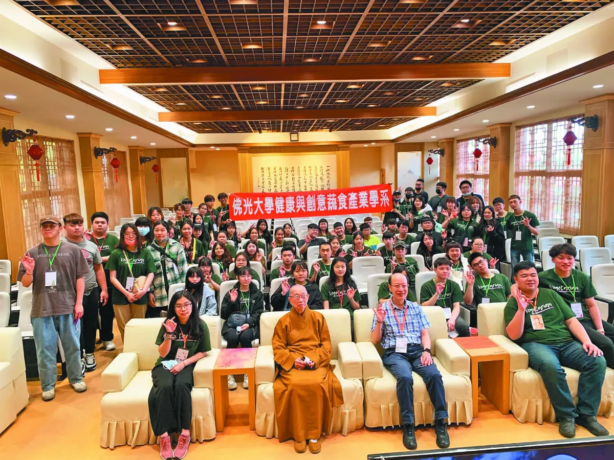 慈惠法師勉佛大師生  用三心典座