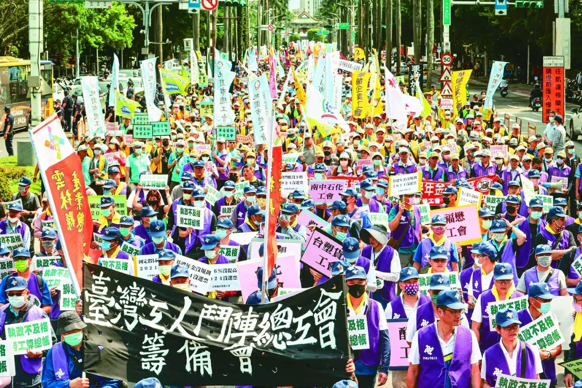 5000勞工上街 向政府要錢要假