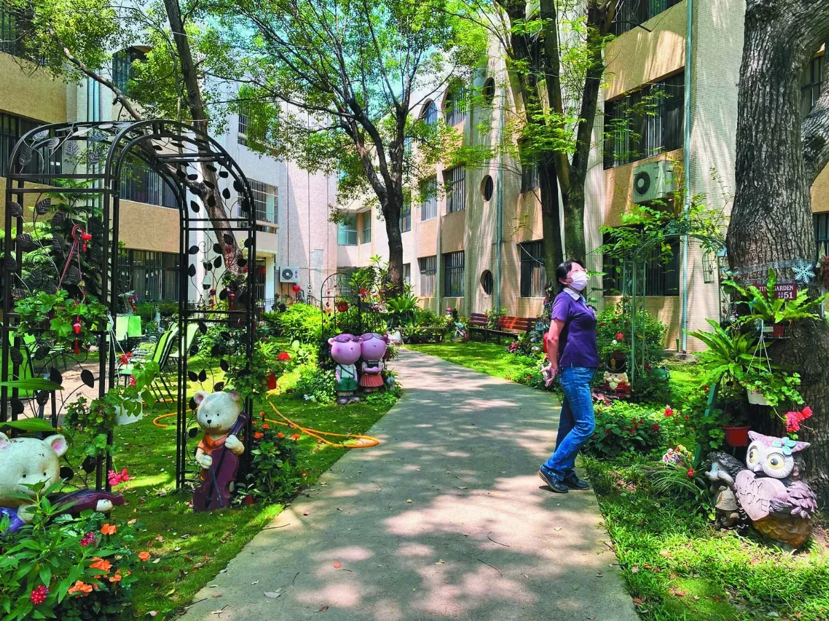 護理長攜手病友  把病房變庭園
