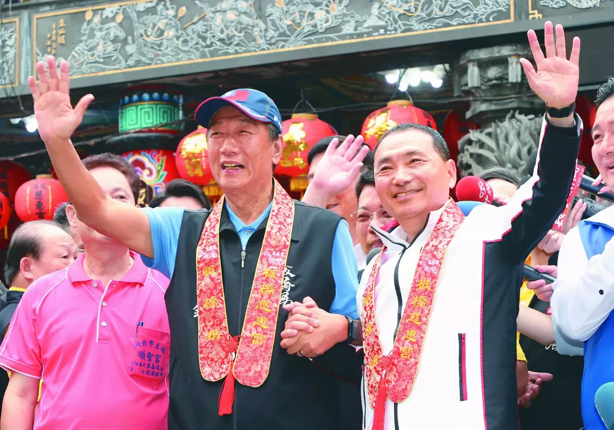侯友宜、郭台銘 徵召前同框
