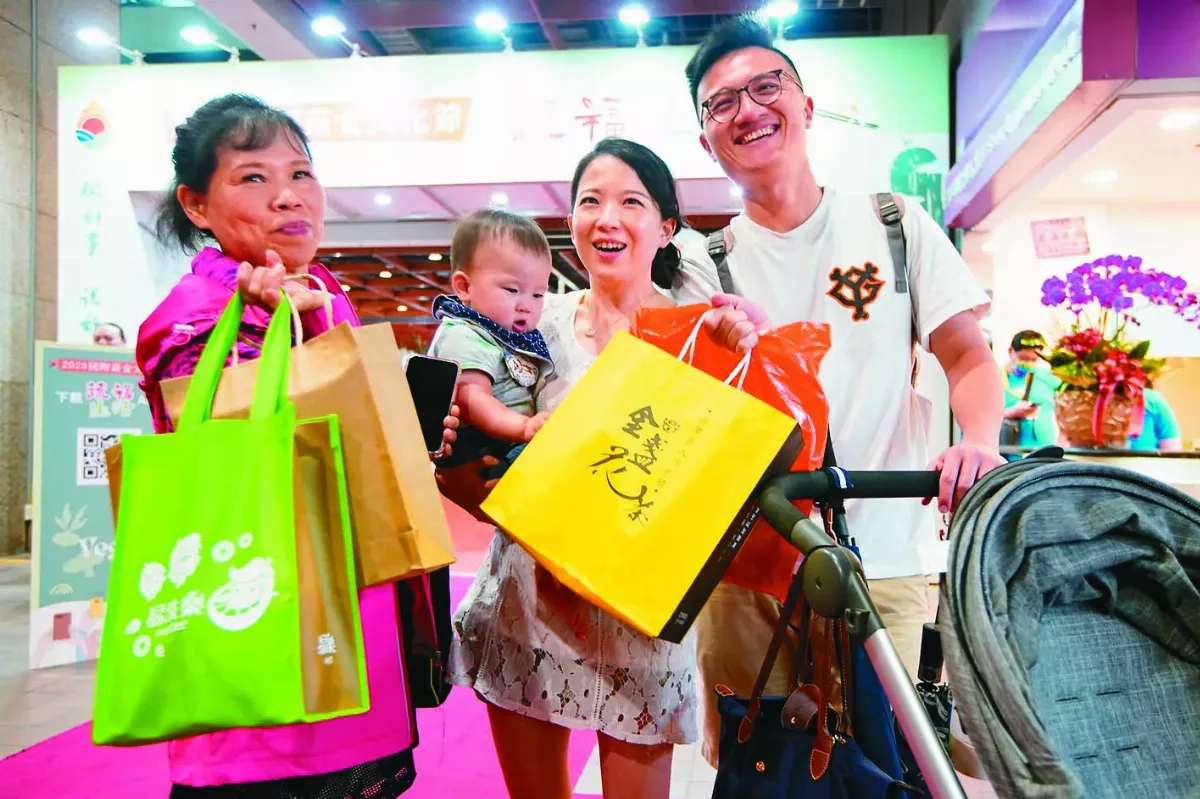 今明入場前150名  贈千元福袋